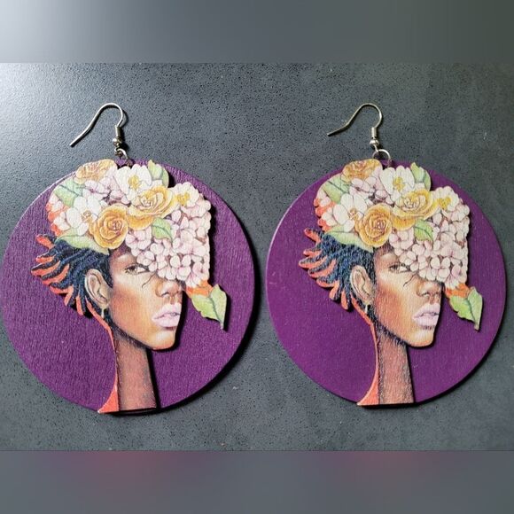Vintage Painted Beautiful Handmade Wood Earrings 3D Relief - Picture 1 of 3